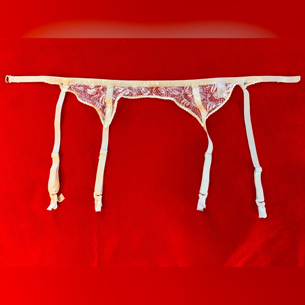 🩷 Vintage lace garter
